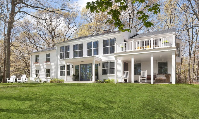 The Heights House | Away From it All! Bright, generous and well located 5-bedroom/3.5 Heights house