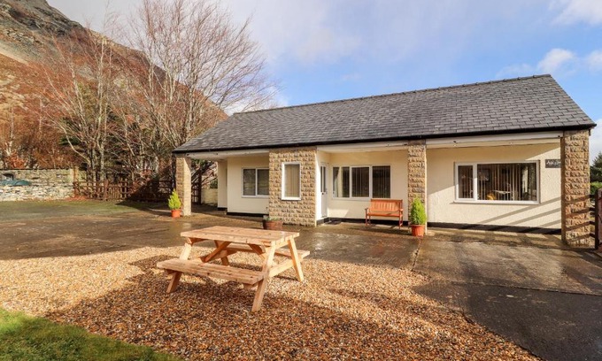 Llangynog House | Awel Y Berwyn