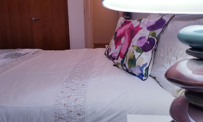 Peninsula Apartment | Awesome 1-Bed Apartment in London near o2