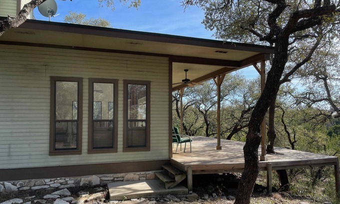 Lampasas House | Awesome 2 Bedroom Secluded Cottage with spectacular sunsets