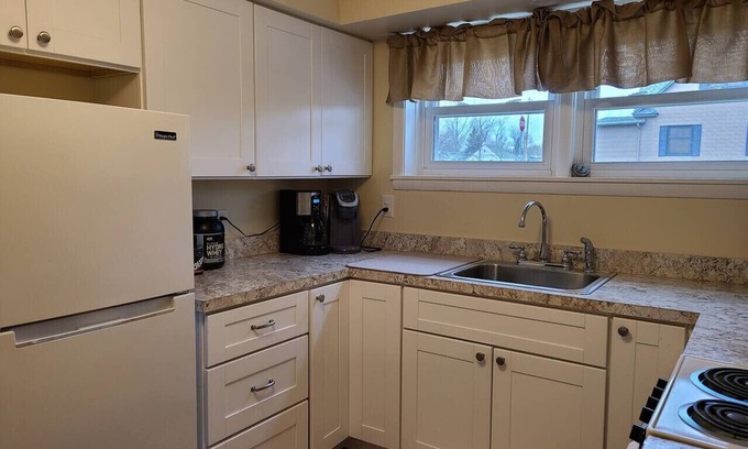 Miles City Apartment | Awesome Abode with a Garage!