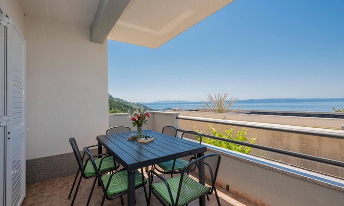 Veliko Brdo Apartment | Awesome apartment in Makarska