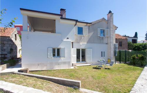 Omis Apartment | Awesome Apartment In Podgrade