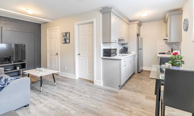 Central Hamilton Apartment | Awesome Apartment on James St North