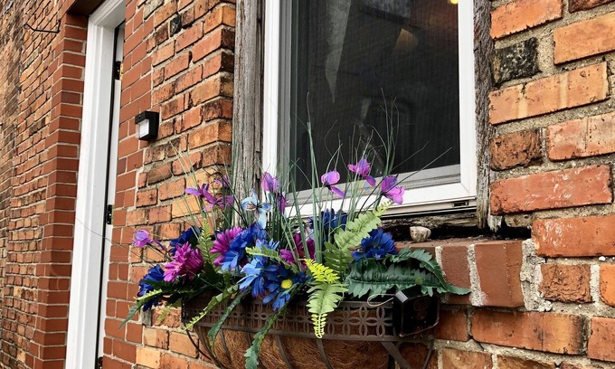 Charlotte Apartment | Awesome Downtown Gypsy loft next to popular Venue SW of Lansing.