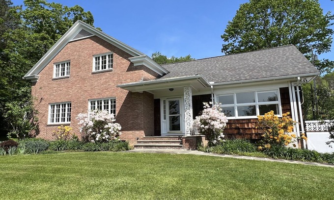 Oneonta House | Awesome Hills, Terrific views, spacious interior, large patio, minutes to ASV