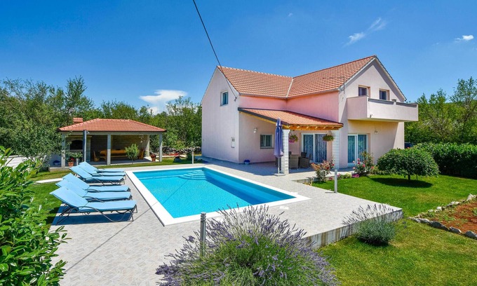 Dugopolje House | Awesome home in Dugopolje with sauna