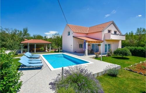 Dugopolje House | Awesome Home In Dugopolje With Sauna