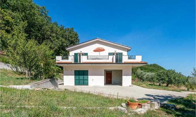 Farindola House | Awesome Home In Farindola With Kitchen