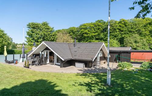 Hejlsminde Strand House | Awesome Home In Hejls With Wifi