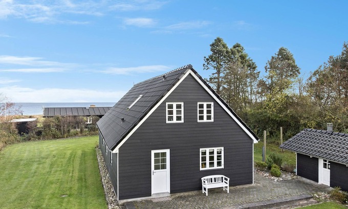 Østerskov House | Awesome home in Humble with WiFi