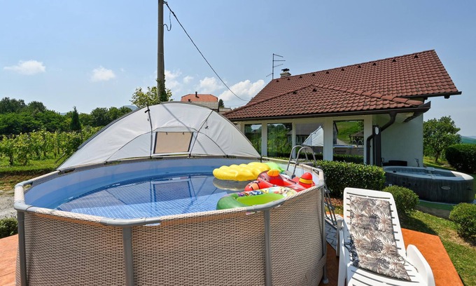 Ivanec House | Awesome home in Ivanec with Wi-Fi