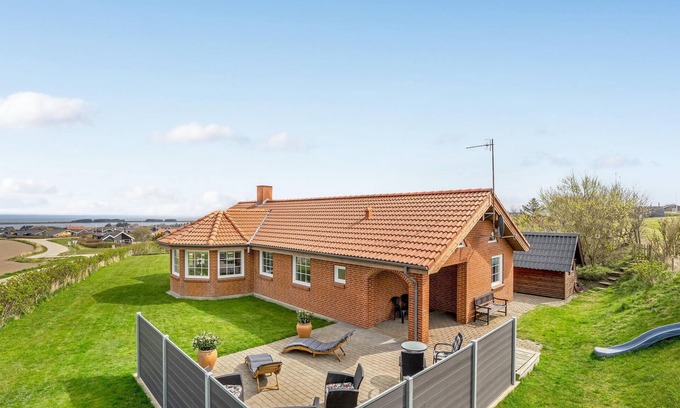 Lemvig House | Awesome home in Lemvig with kitchen