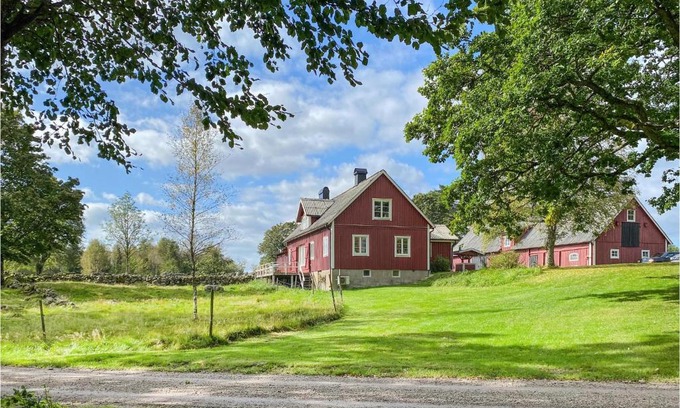 Lidhult House | Awesome Home In Lidhult With Lake View