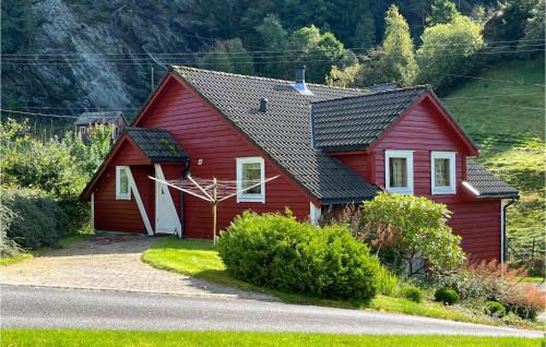 Grimsland House | Awesome Home In Lundegrend With Wifi