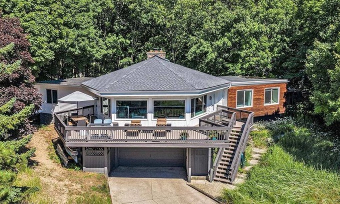 West Olive House | Awesome home in luxurious Lake Michigan