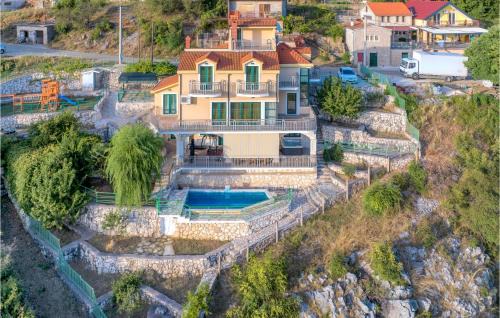 Cavoglave House | Awesome Home In Mirlovic Polje