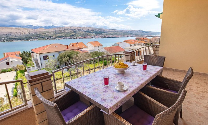 Pag House | Awesome home in Pag with WiFi
