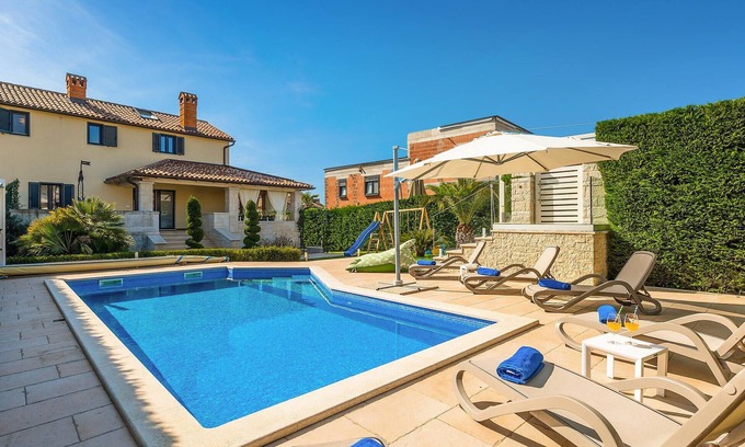 Kastelir House | Awesome home in Porec with sauna