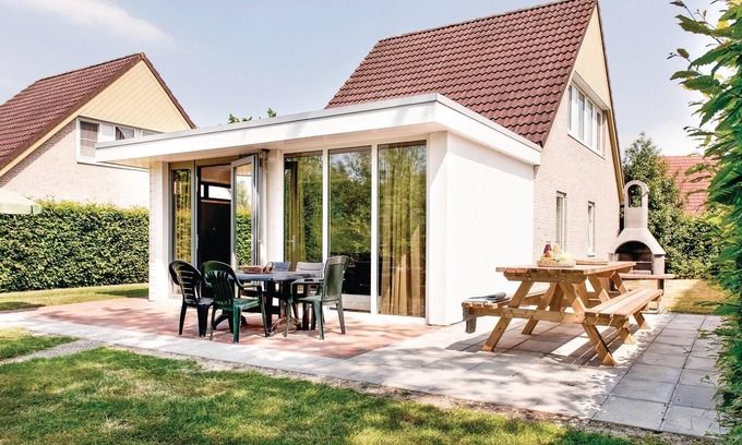 Vlagtwedde House | Awesome home in Vlagtwedde with sauna