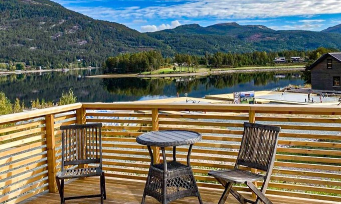 Kviteseid House | Awesome home in Vrådal with lake view