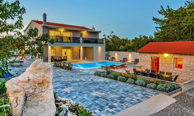 Zadvarje House | Awesome home in Zadvarje
