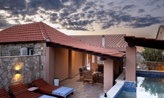 Zastrazisce House | Awesome home in Zastrazisce with WiFi