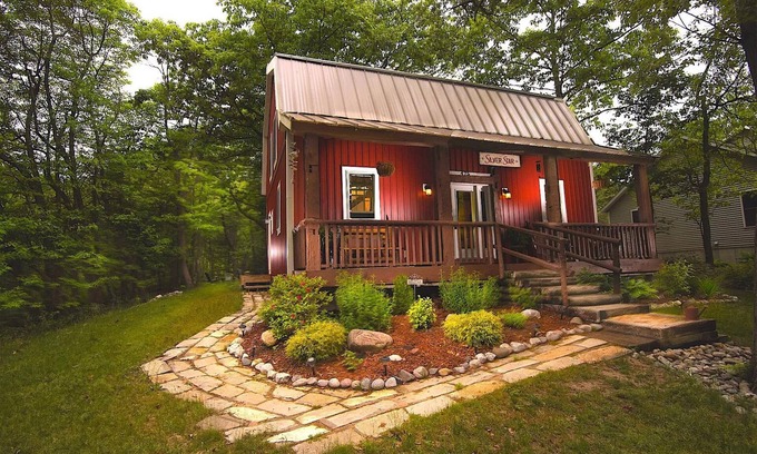 Mears Cottage | AWESOME LOCATION AND COTTAGE!