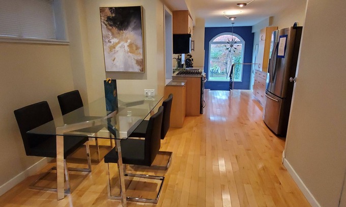 Sherwood Park House | Awesome Midtown House With Hot Tub
