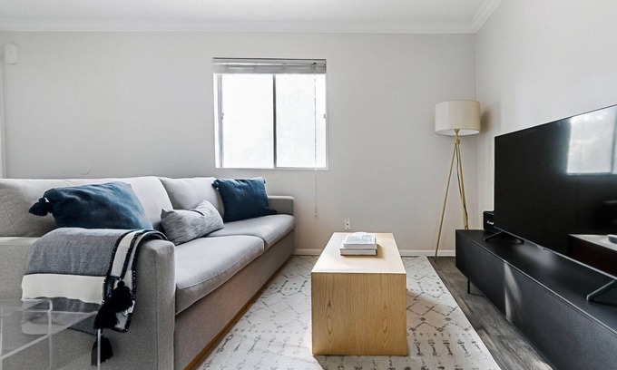 Dawson Apartment | Awesome South Congress 1BR w/A/C & Laundry