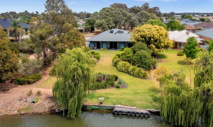 Yarrawonga House | Awesome spacious modern home in a fabulous location