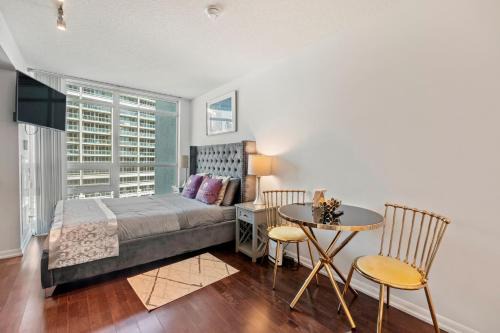 Fort York Apartment | Awesome Studio in Downtown Toronto