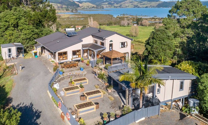 Coromandel Peninsula House | Awesome views and perfect base for fishing trips