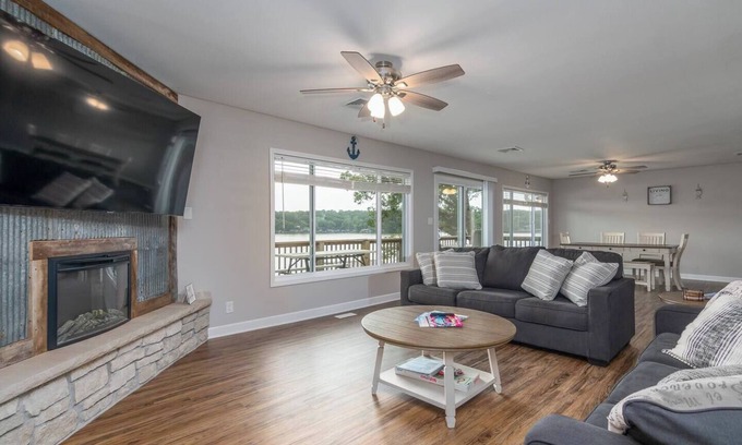 Barnett House | Awesome Views & Large Fishing Dock