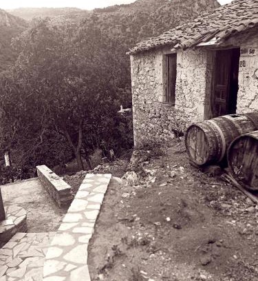 Dimitsana House | Awesomnest