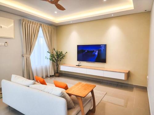 Masai House | Ayera Residence Muji X Near Permas X Staycation 4BR4B #12 pax by Cowidea