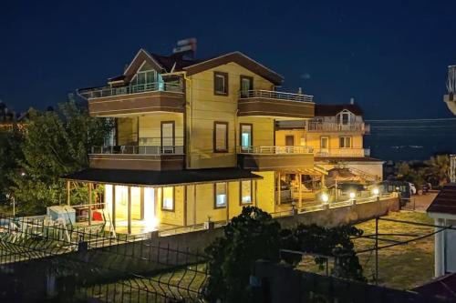 Balikesir Villa | Ayvalık Altınova Denize Sıfır Tripleks Yazlıık Villa