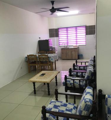 Ijok House | AZ HomeStay Bandar Puncak Alam