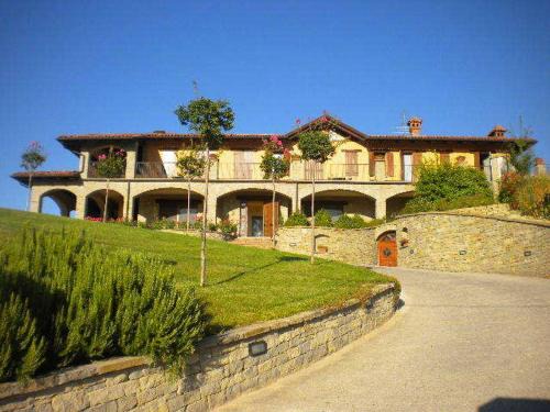 Montabone House | Azienda Agrituristica Alcastlè