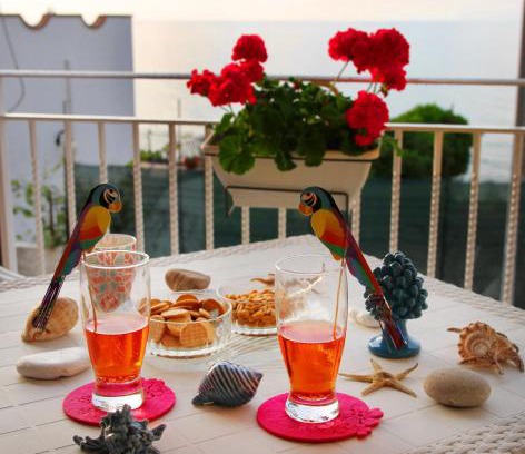 Marina di Caronia Apartment | Azuleja casa sul lungomare con terrazzo vista mare