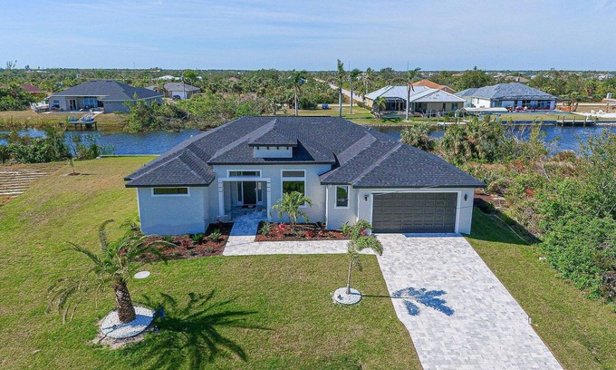 South Gulf Cove House | Azure Paradise | Canal View | Dock | 2 Masters | Spa