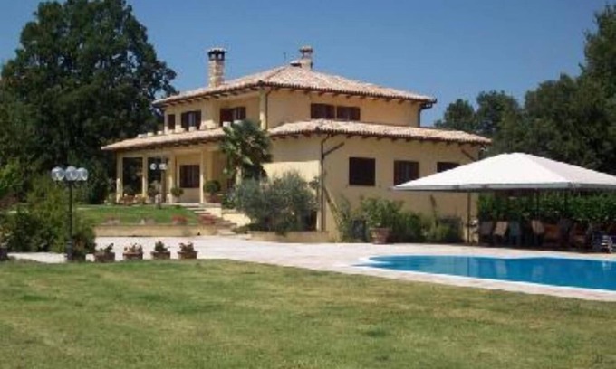 Gualdo Cattaneo Apartment | Azzolina Villa in the green heart of Umbria near Perugia-Assisi-Spoleto-Todi