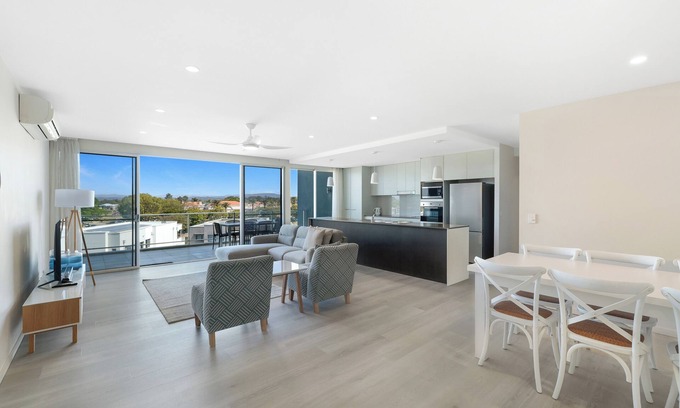 Gold Coast Apartment | Azzura Greens Resort