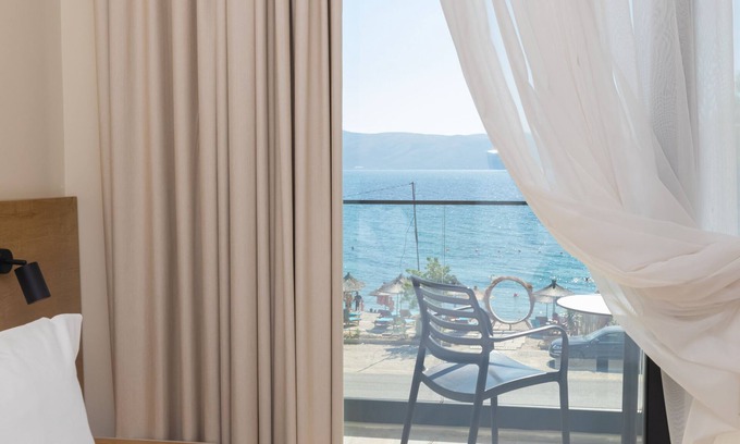 Orikum Hotel | B&B Champagne Vlore Bay