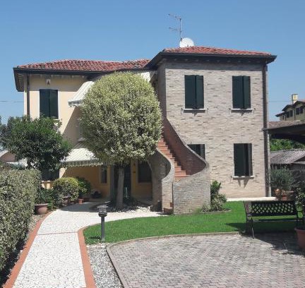 Cazzago Bed & Breakfast | B&B Giardino di Ro