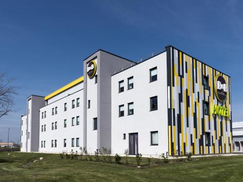 North district Hotel | B&B HOTEL Niort Marais Poitevin Est