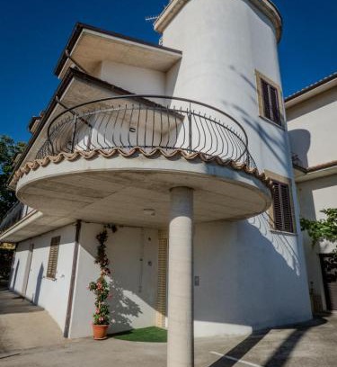 Vasto House | B&B "LE LUCI" SUPER CAMERA IN ATTICO interno 3 rose rosse