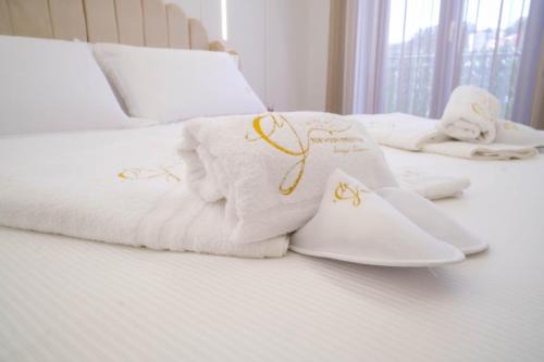 Potenza House | B&B Moon Greeting - design dream's