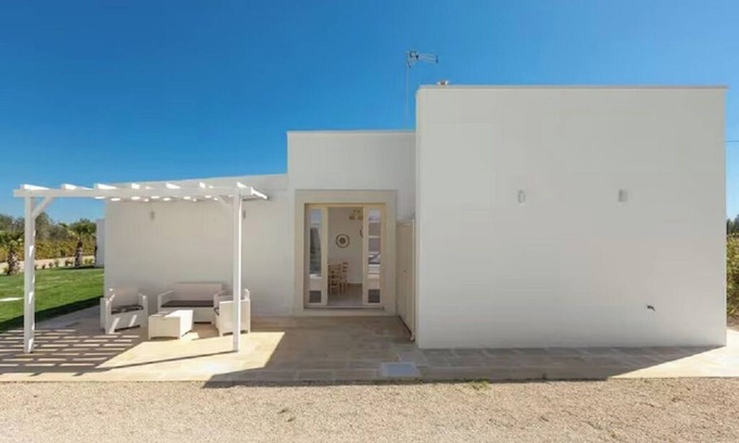 Galatone Bed & Breakfast | B&B Villa Giorò swimming pool rooms free WiFi private parking rec. electric cars.