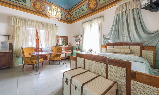 Leni Bed & Breakfast | B&B Villa Pittorino: Giuliana Room in Salina cir 19083037C100309